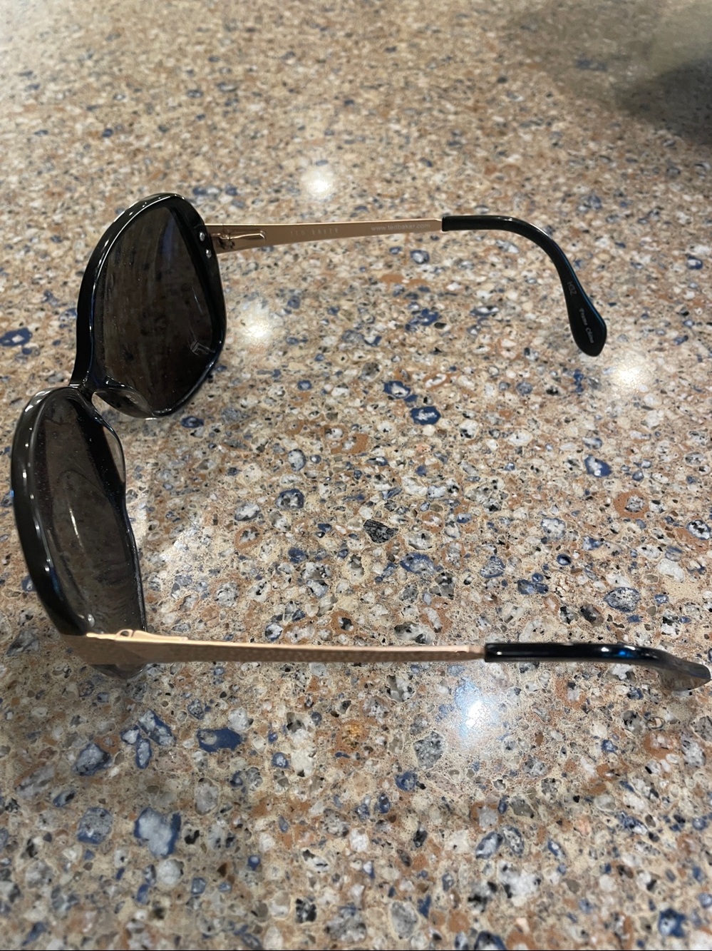 Ted Baker Sunglasses with grey/green Lenses - Picture 3 of 4